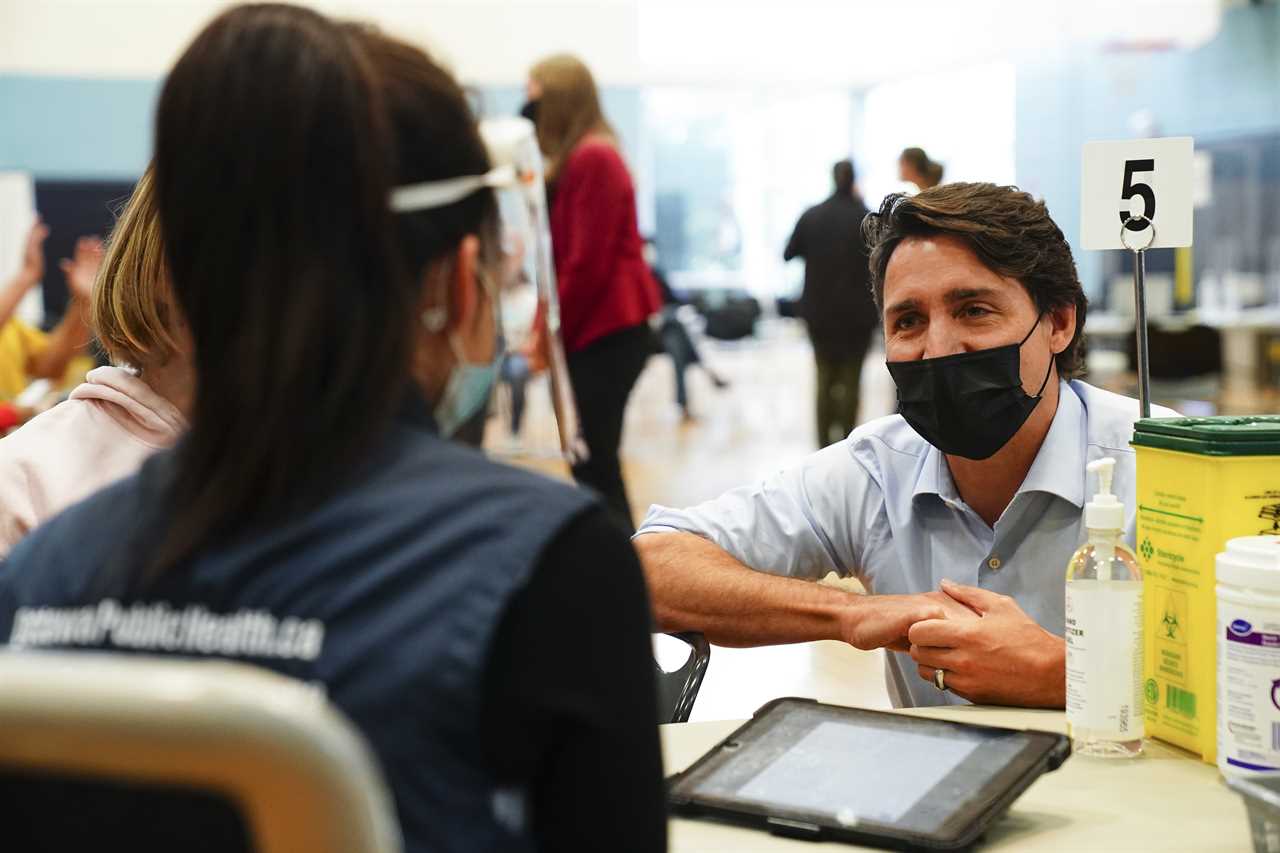 Justin Trudeau at a vaccine clinic in Ottawa on Sept. 28, 2021. (Sean Kilpatrick/Canadian Press)