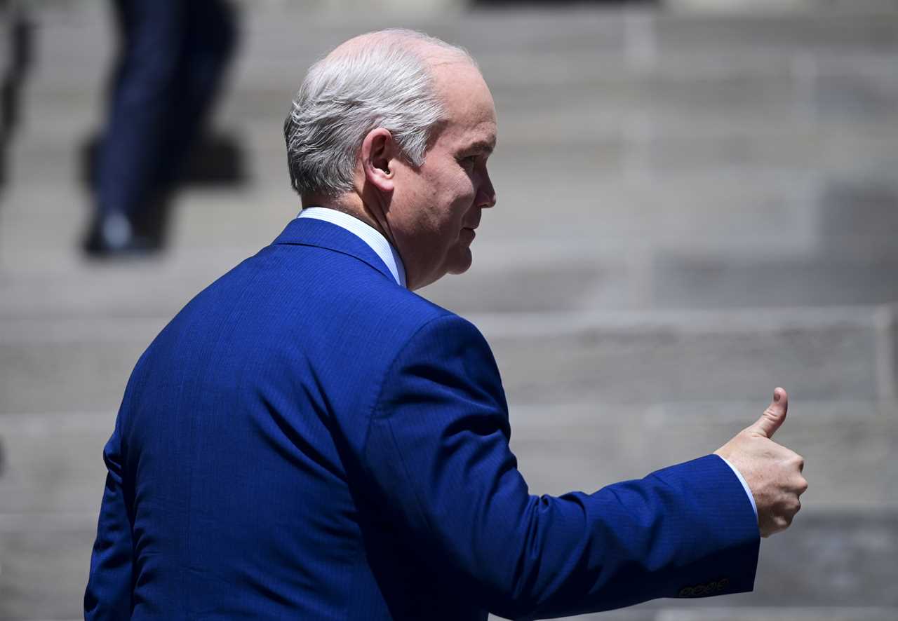 O'Toole makes his way to Parliament Hill following a caucus meeting in Ottawa on June 23, 2021 (Sean Kilpatrick/CP)